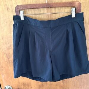 QOR Pleated Performance Shorts Odor Control Black. Size 10.